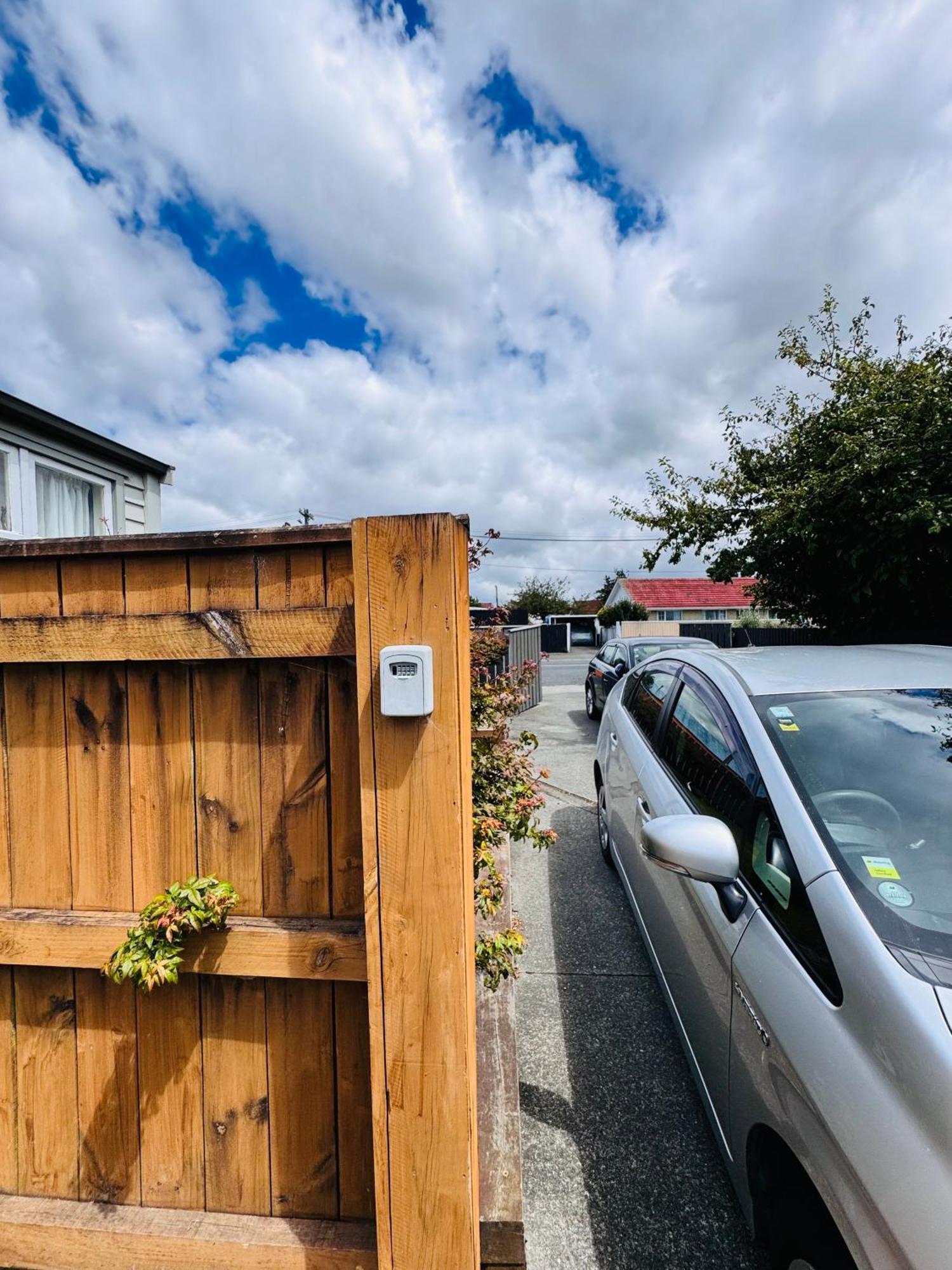 Modern 1 Bedroom Guest House Upper Hutt Exterior foto